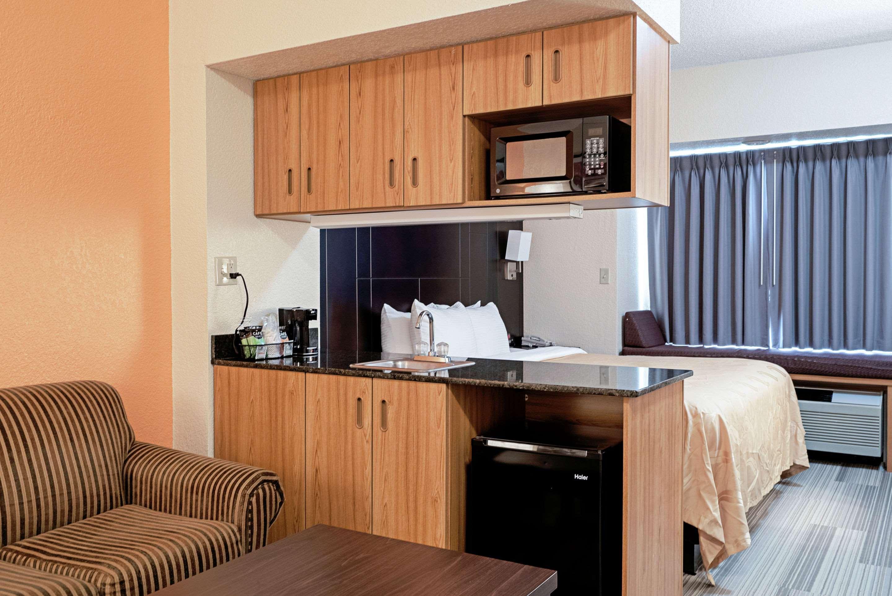 Quality Inn & Suites Robbinsville Exterior foto