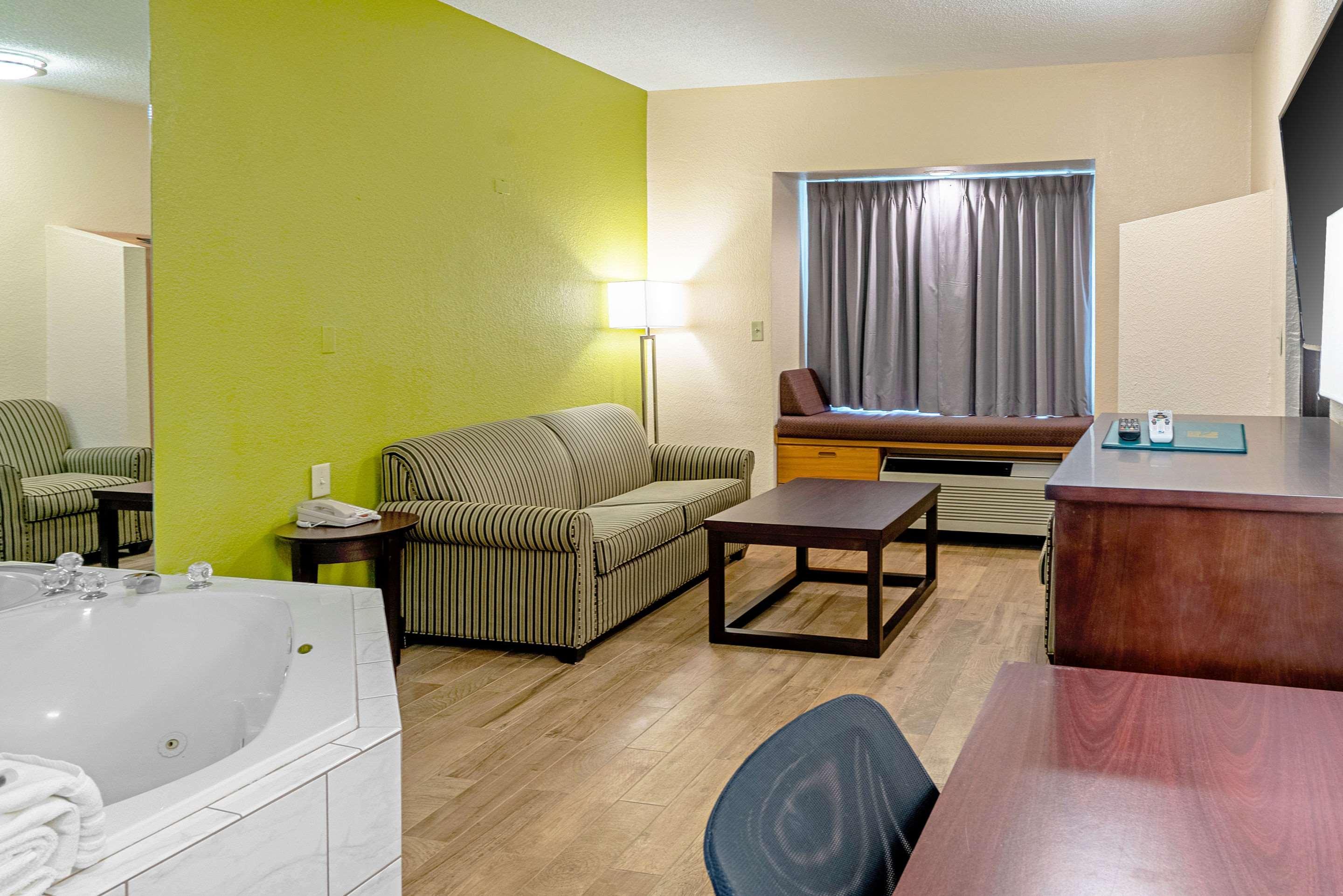 Quality Inn & Suites Robbinsville Exterior foto