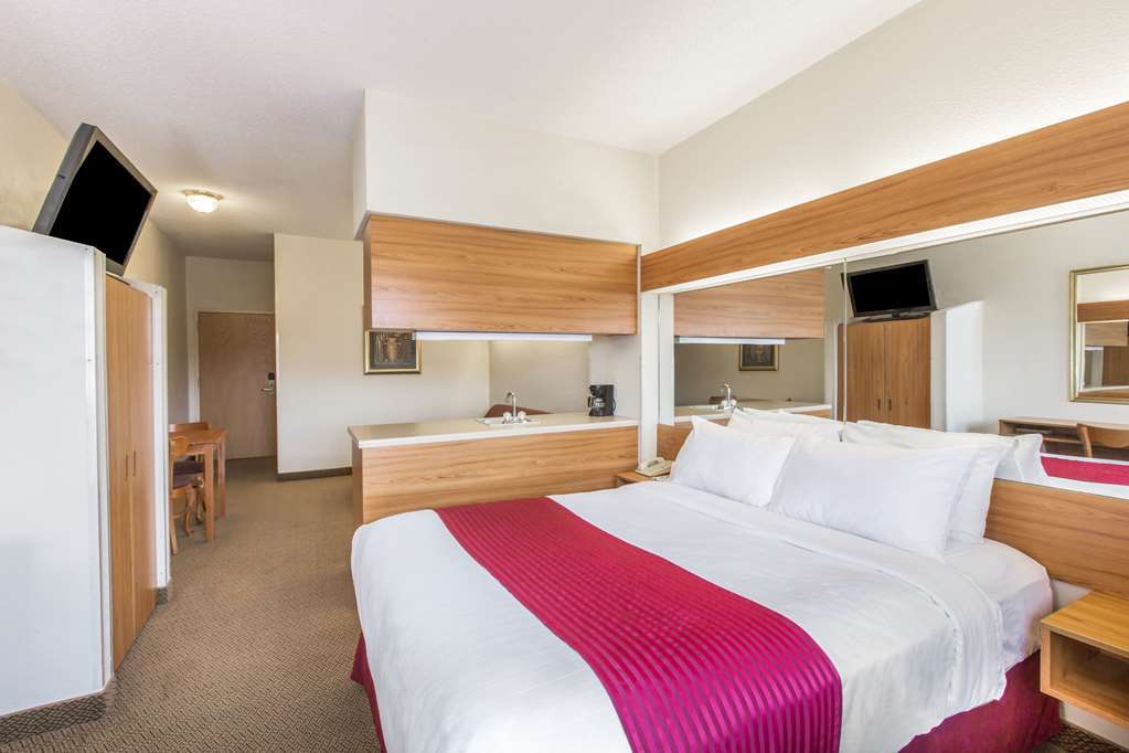 Quality Inn & Suites Robbinsville Quarto foto